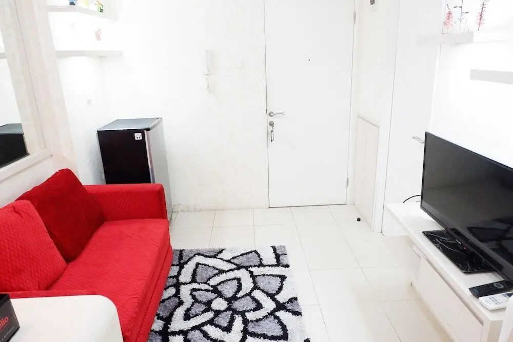 Джакарта: Simple and Modern Bassura City Apartment