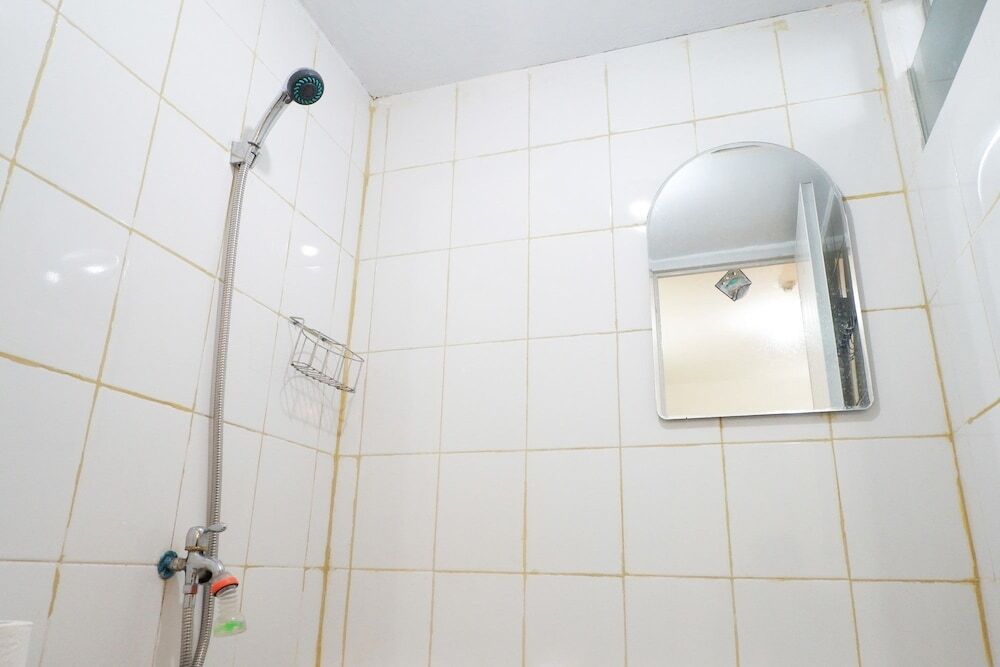 Джакарта: Simple and Modern Bassura City Apartment