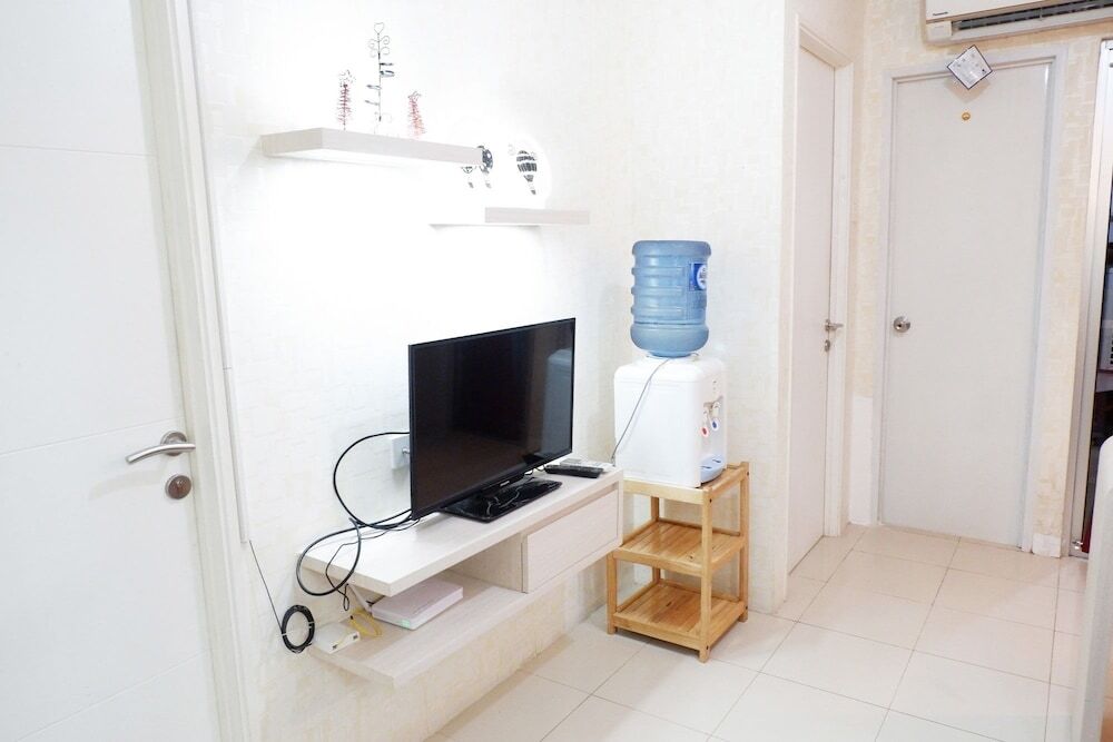 Джакарта: Simple and Modern Bassura City Apartment