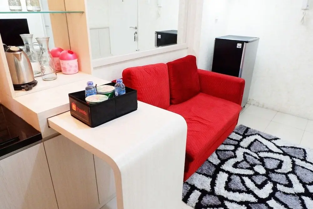 Джакарта: Simple and Modern Bassura City Apartment