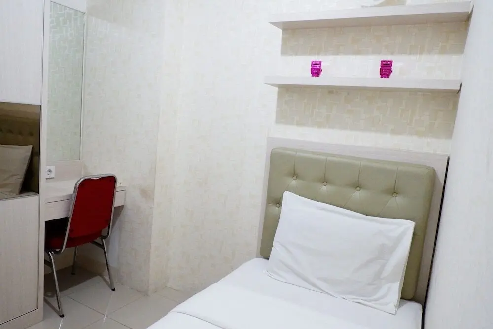 Джакарта: Simple and Modern Bassura City Apartment
