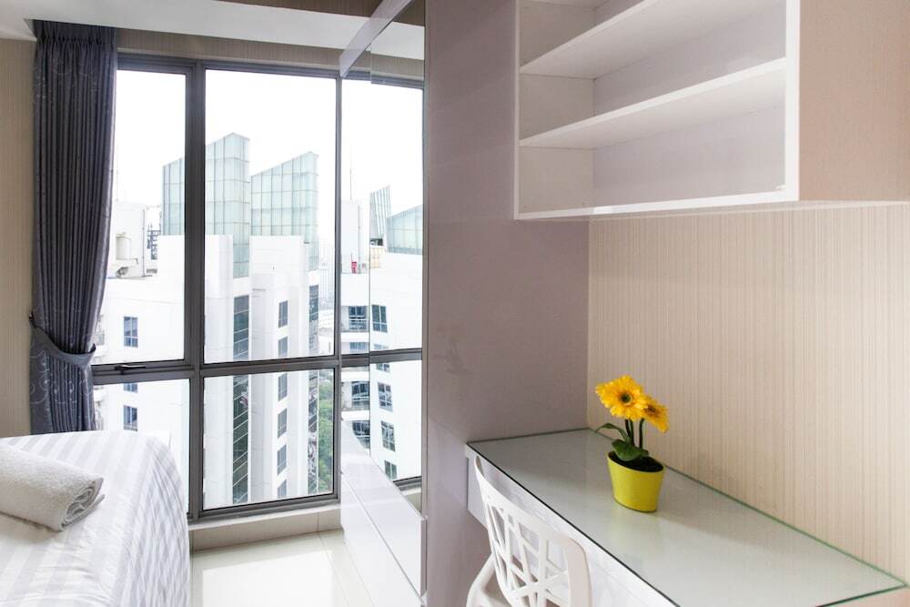 Джакарта: Huge the Mansion Tower Capilano Apartment