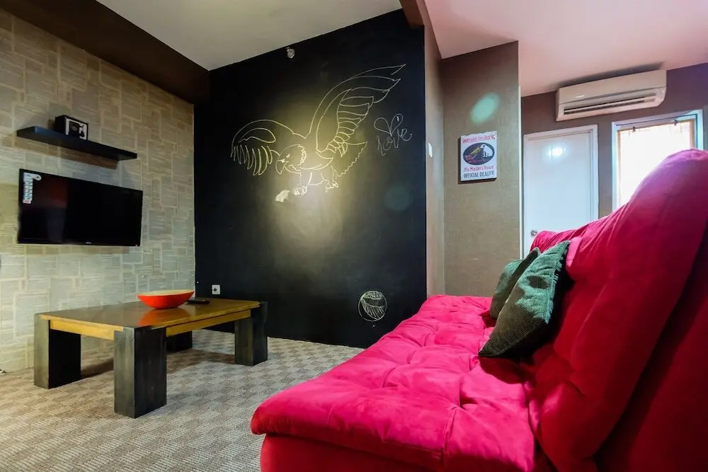 Джакарта: Cozy Trendy Green Palace Kalibata City Apartment