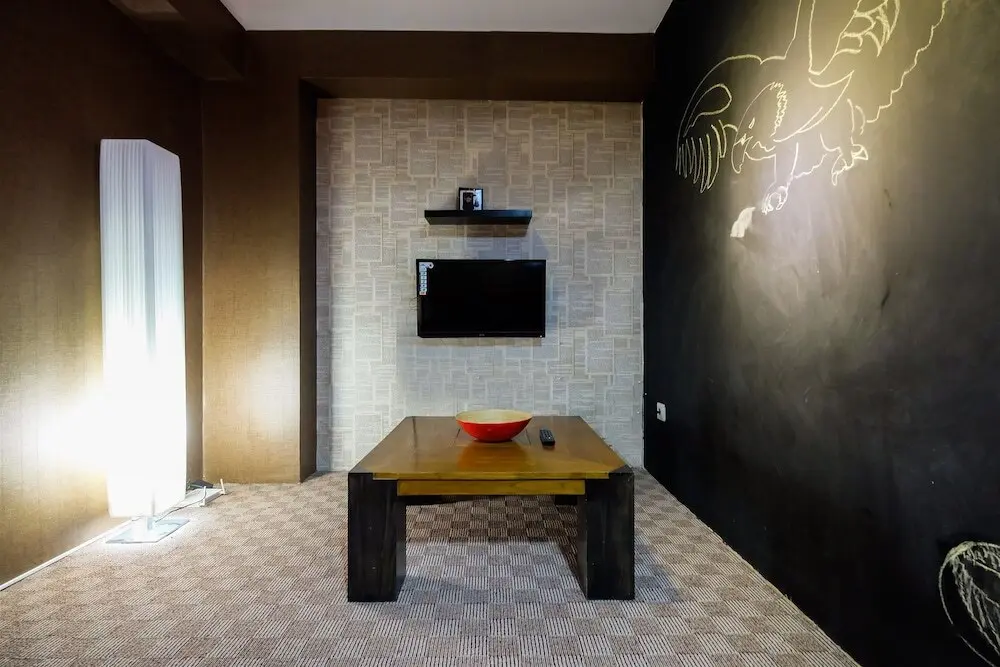 Джакарта: Cozy Trendy Green Palace Kalibata City Apartment