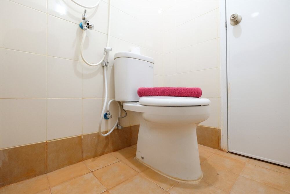 Джакарта: Cozy & Affordable Bassura City Apartment