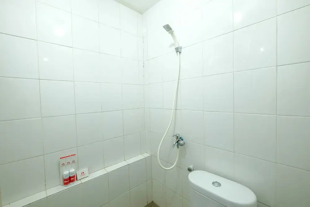 Джакарта: Cozy Bassura City Apartment