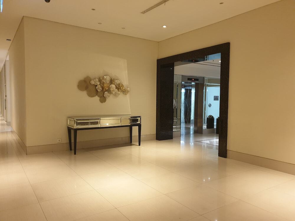 Сурабая: Cosmy Orchard Pool View at Pakuwon Mall