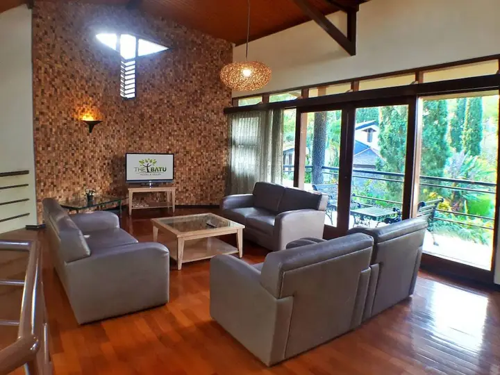 Бату: Villa 4-BR Klub Bunga No. 8 Batu Malang