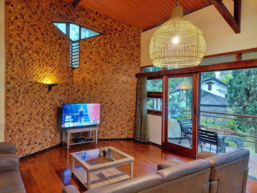 Бату: Villa 4-BR Klub Bunga No. 8 Batu Malang