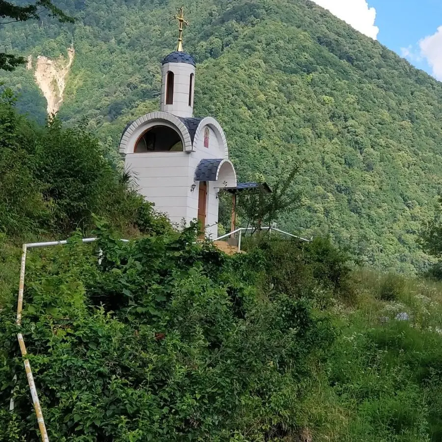 Адлер: Монастырская изба