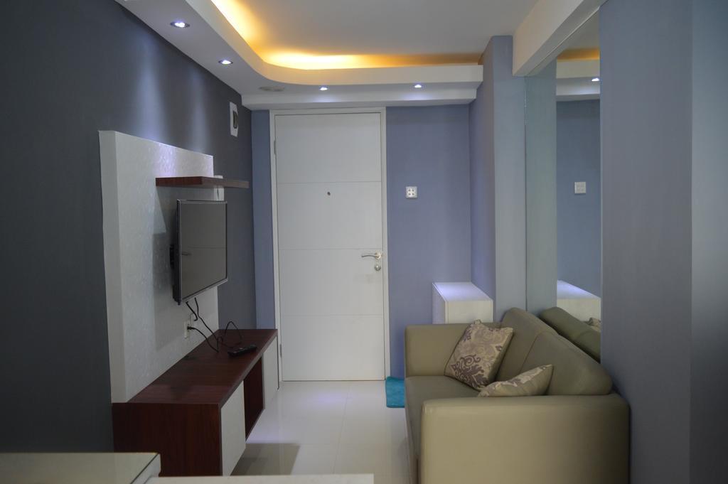 Джакарта: Roomku at Bassura City Apartment