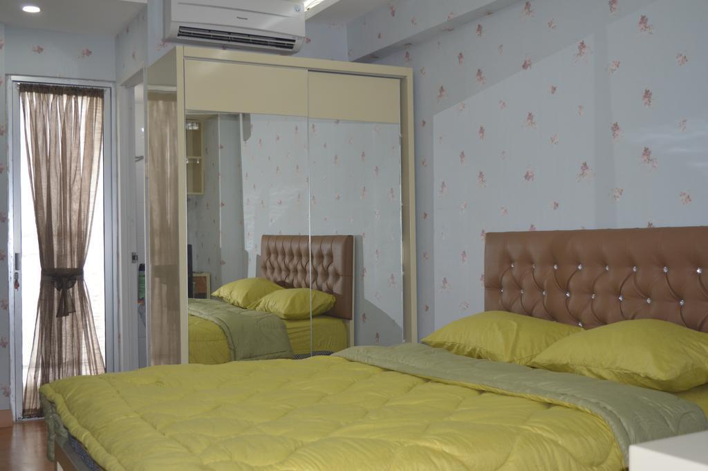 Джакарта: Roomku at Bassura City Apartment