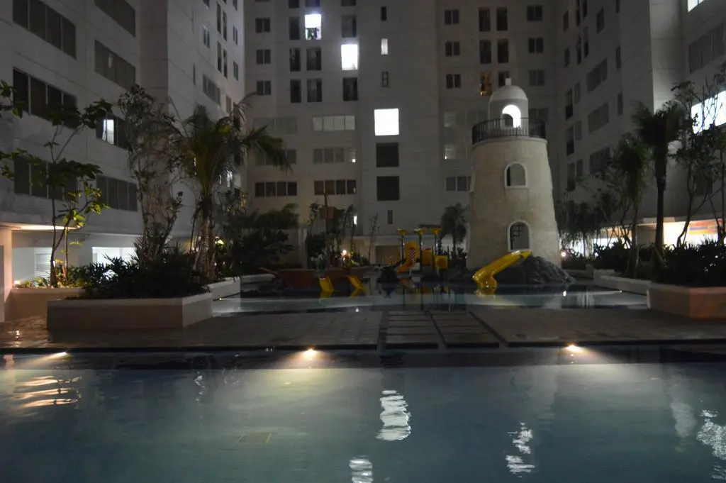 Джакарта: Roomku at Bassura City Apartment