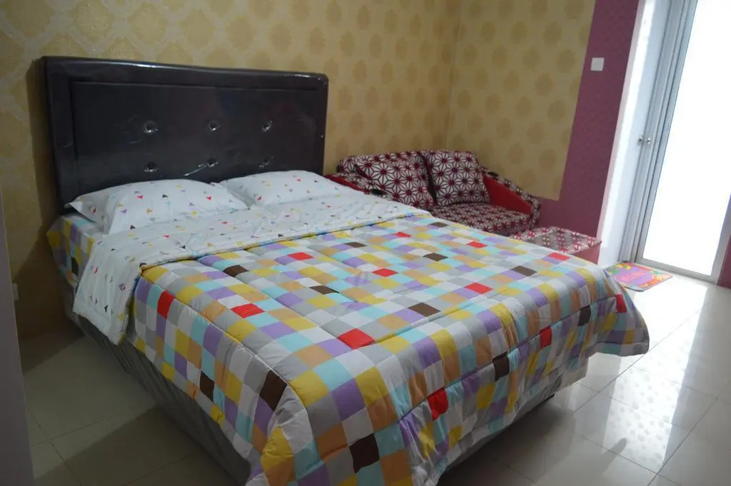 Джакарта: Roomku at Bassura City Apartment