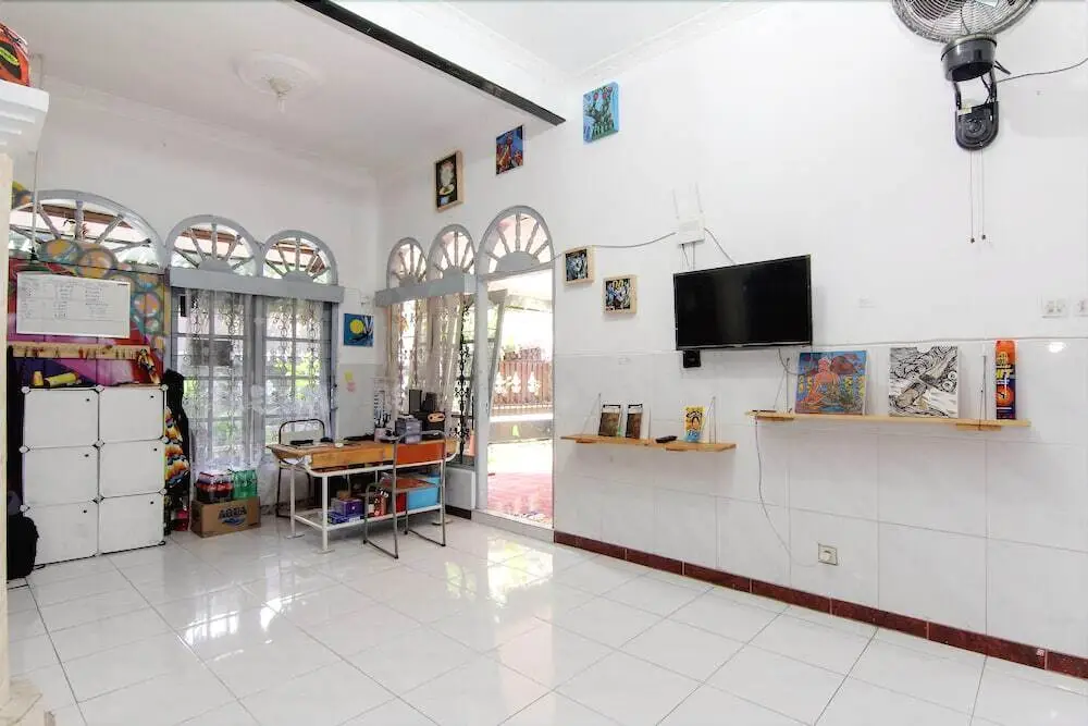 Джокьякарта: De'Oplet Homestay & Gallery