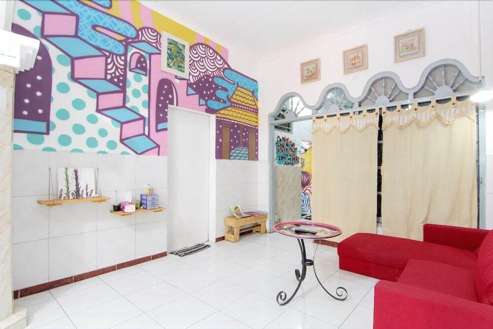 Джокьякарта: De'Oplet Homestay & Gallery