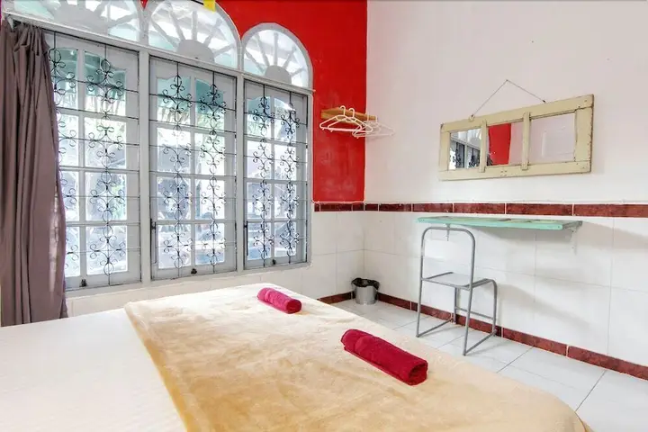 Джокьякарта: De'Oplet Homestay & Gallery
