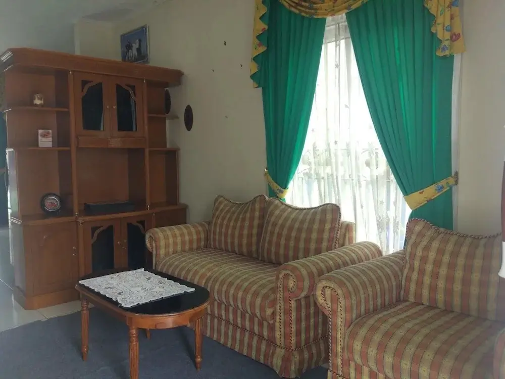 Чипанас: Villa Abdi Cipanas with Swimming Pool