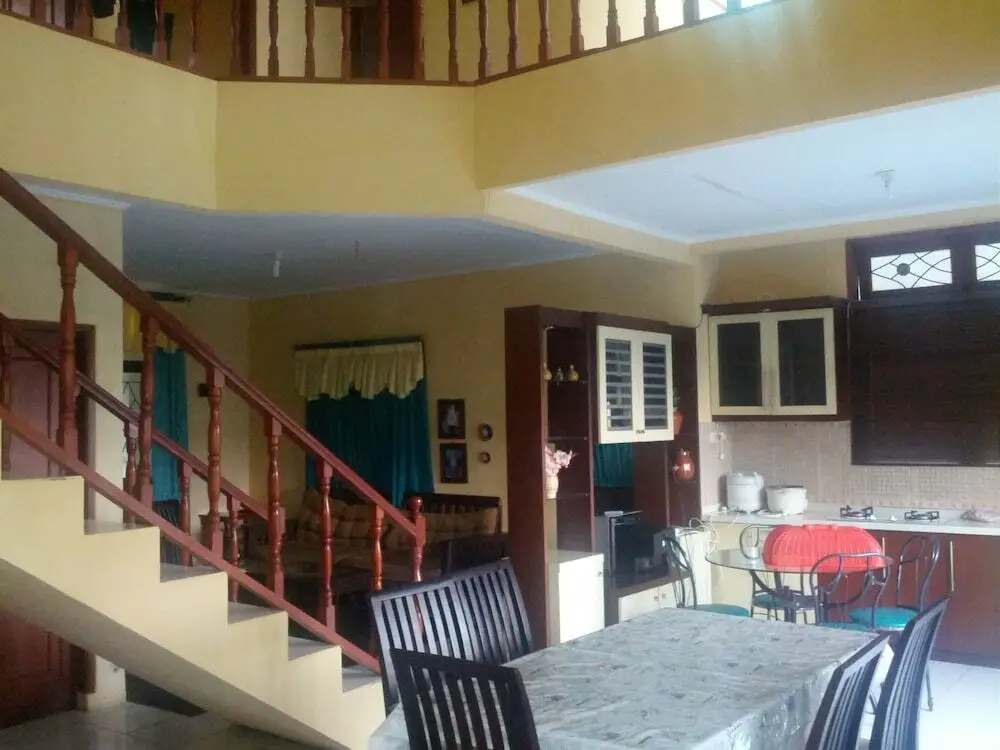 Чипанас: Villa Abdi Cipanas with Swimming Pool
