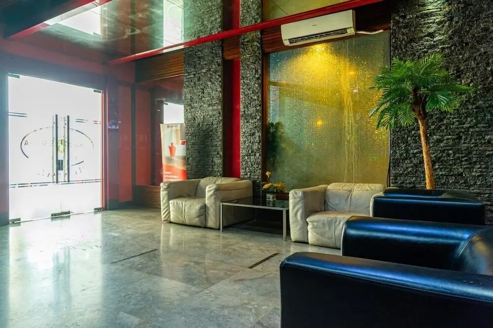 Чикаранг: Gran Surya Hotel Cikarang