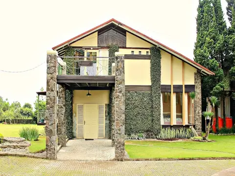 De Villa Istana Bunga by HouseinBandung — фото 1
