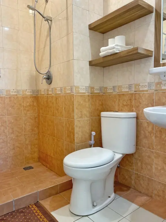 Джакарта: Ravarine Suite Apartment