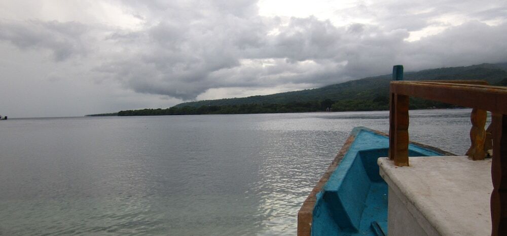 Larantuka: Larantuka Beach Apartments