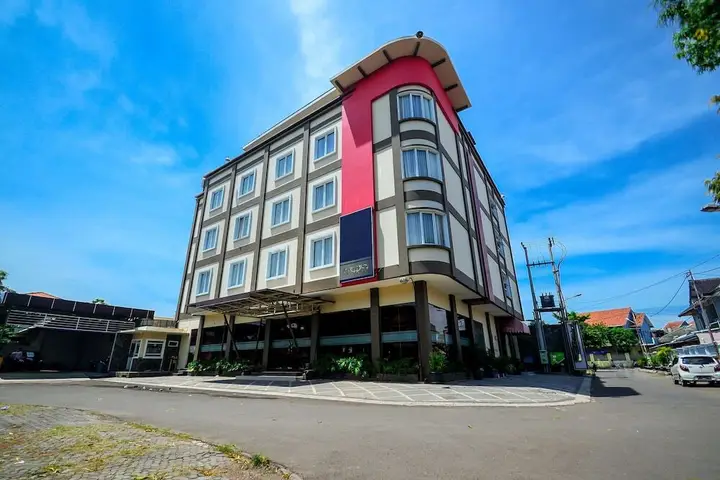Чиребон: Airy Alun Alun Pamitran Cirebon