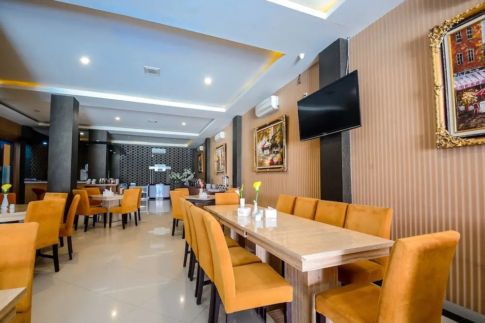 Чиребон: Airy Alun Alun Pamitran Cirebon