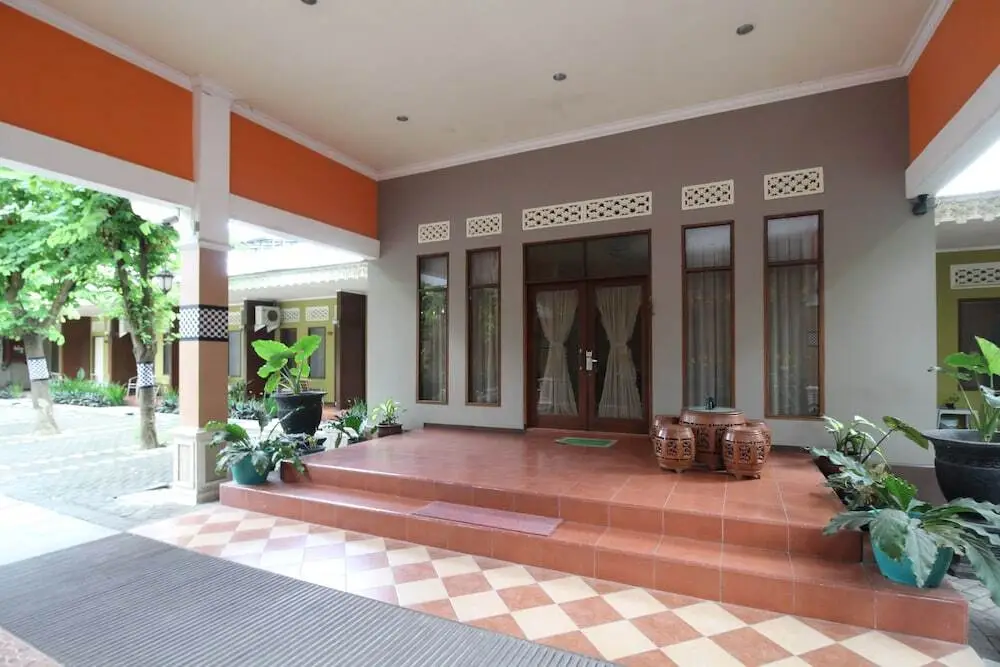 Блитар: Airy Dimoro Batanghari Blitar
