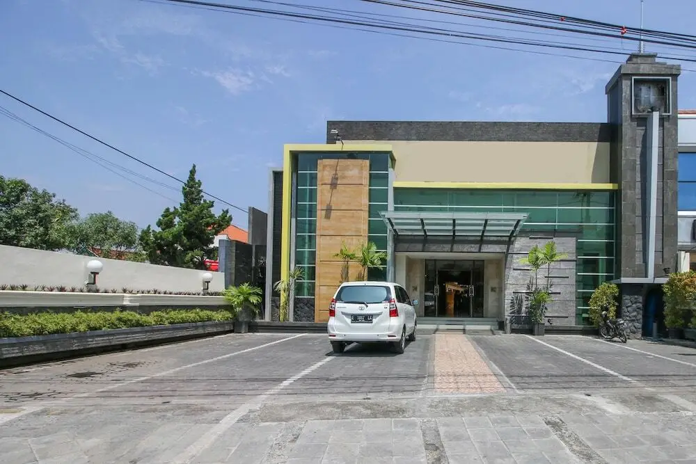Airy Alun Alun Kejaksaan Siliwangi 108 Cirebon — фото 1