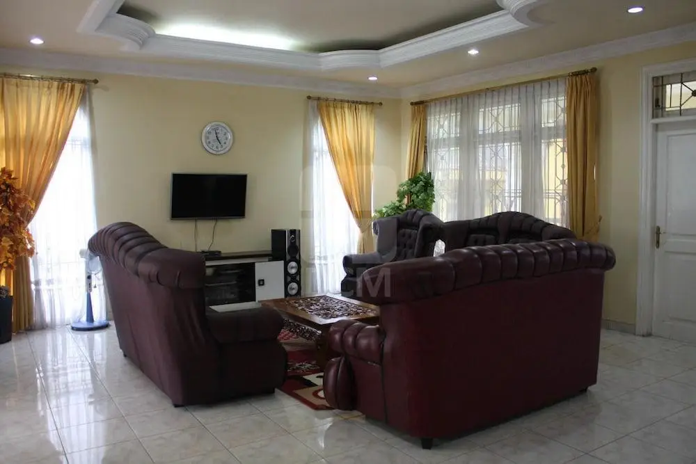 Чипанас: Villa Kota Bunga Azalea