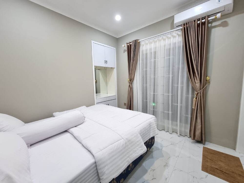 Чипанас: Villa Kota Bunga Anyelir
