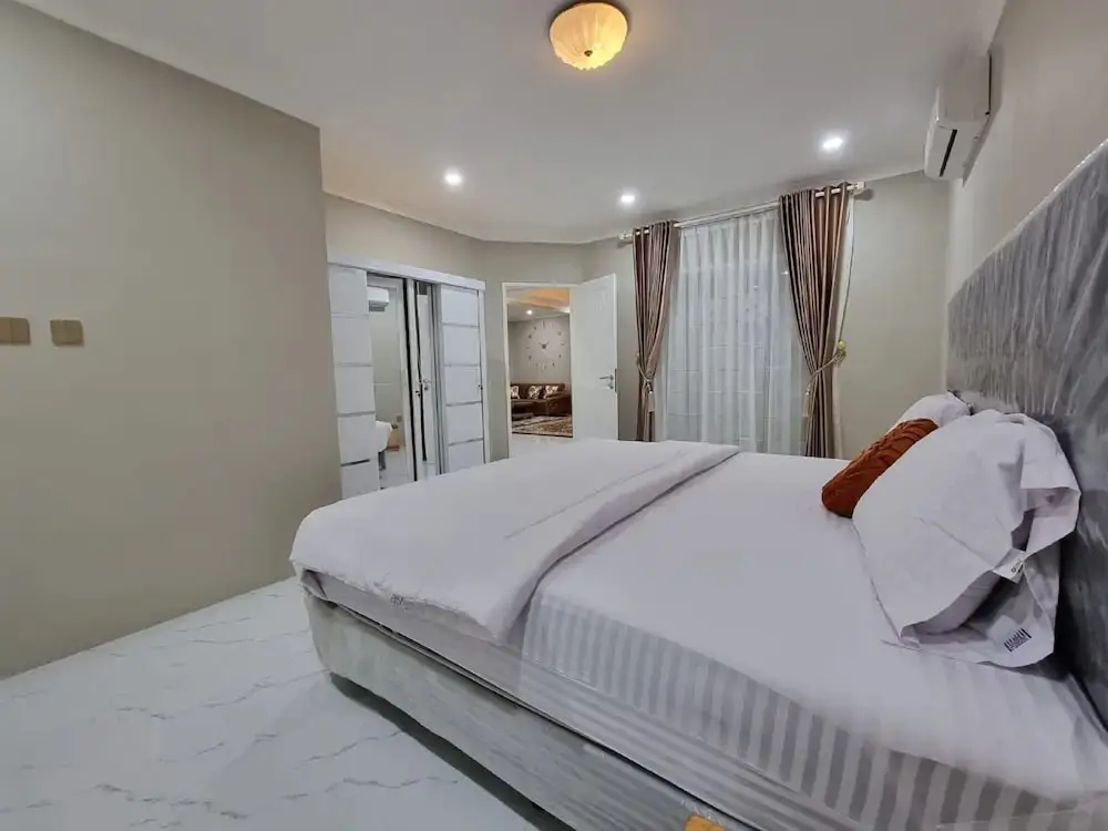 Чипанас: Villa Kota Bunga Anyelir