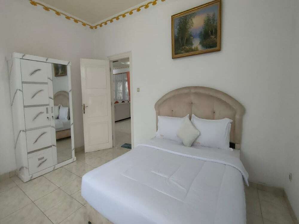 Чипанас: Villa Kota Bunga Anyelir