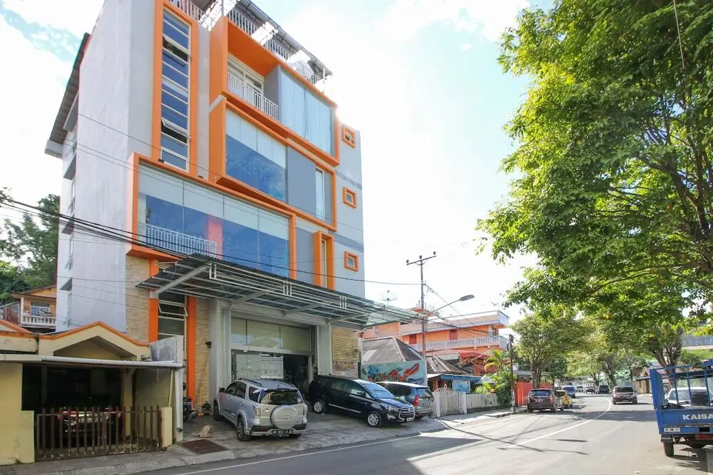 Манадо: Airy Wenang Maleosan WR Supratman 7 Manado