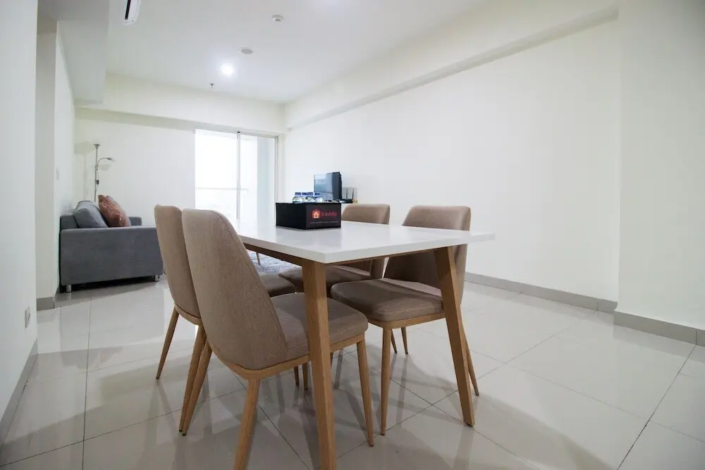 Джакарта: 2 BR Best in Kelapa Gading Sherwood Apartment By Travelio