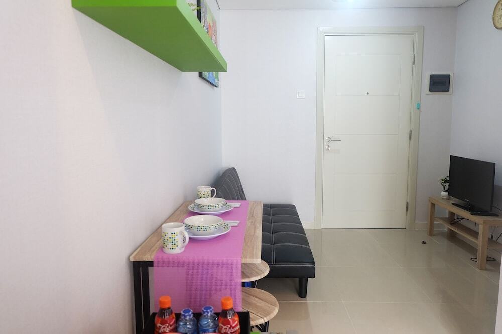 Джакарта: 1 BR Comfort Central Park By Travelio
