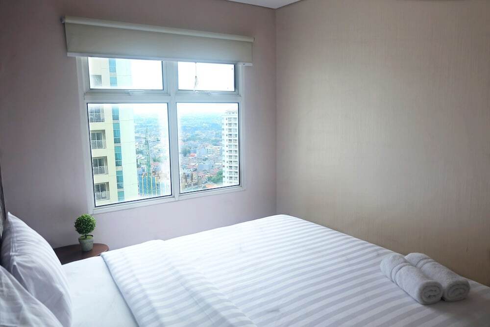 Джакарта: 1 BR Comfort Central Park By Travelio