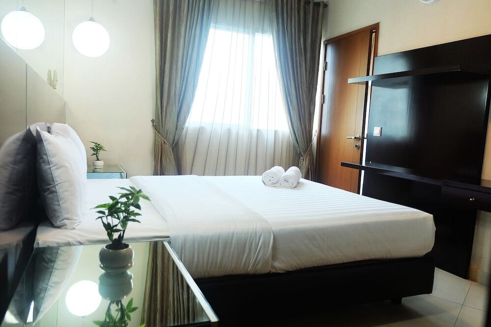 Джакарта: 2 BR Central Location Sahid Sudirman Residence By Travelio