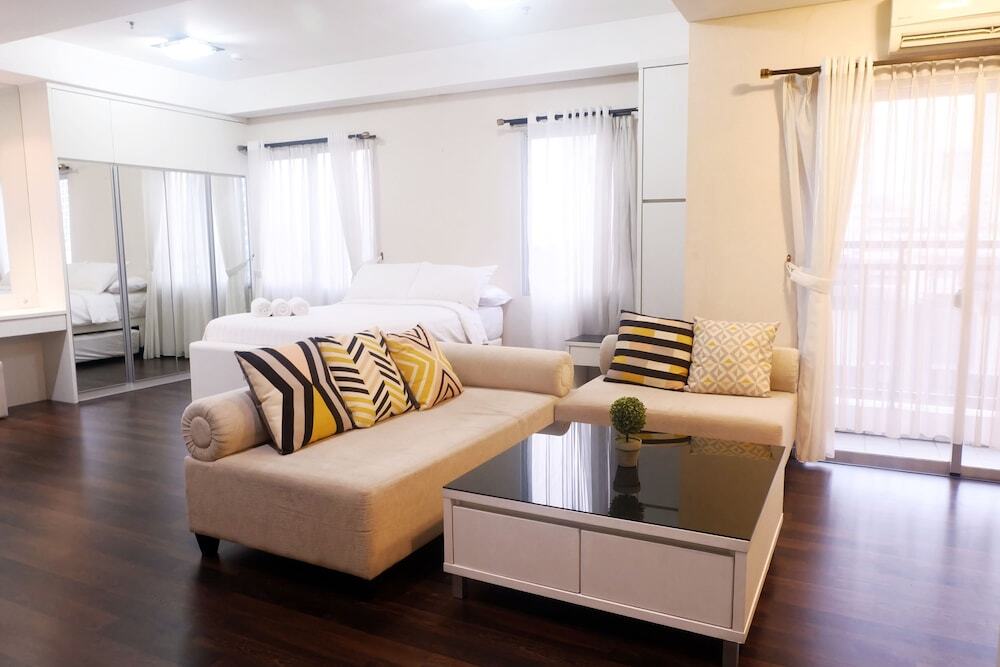 Джакарта: Big Studio at Cosmo Terrace Apartment Thamrin City By Travelio