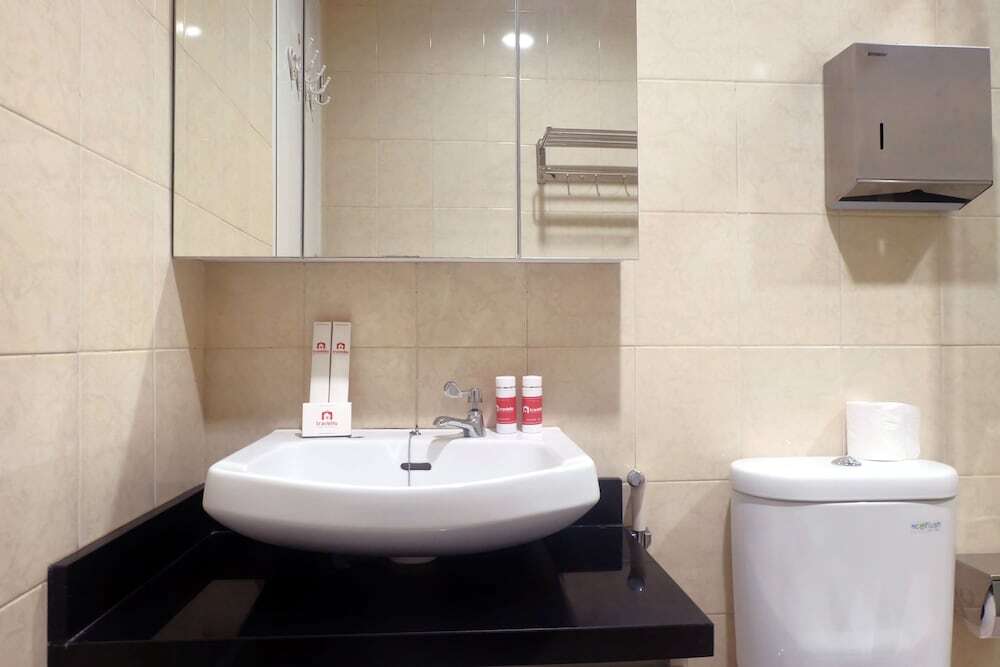 Джакарта: Big Studio at Cosmo Terrace Apartment Thamrin City By Travelio