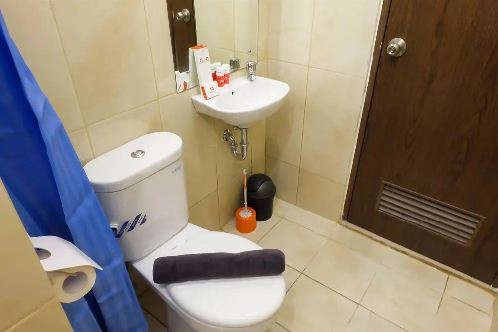 Джакарта: 2 Bedrooms Apartment with Ancol Sea View By Travelio