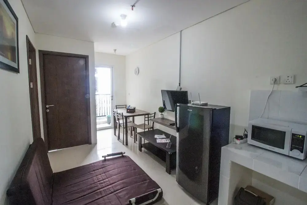 Джакарта: 2 Bedrooms Apartment with Ancol Sea View By Travelio