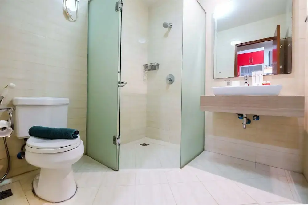 Джакарта: Family Studio Room at Ancol Mansion Apartment By Travelio