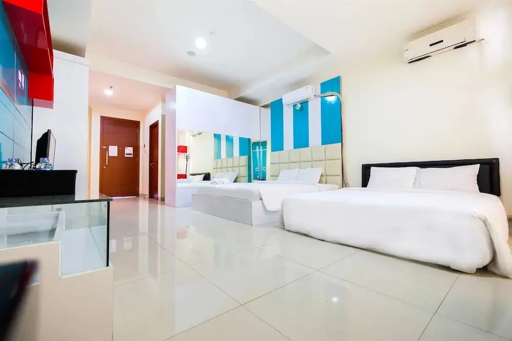 Джакарта: Family Studio Room at Ancol Mansion Apartment By Travelio