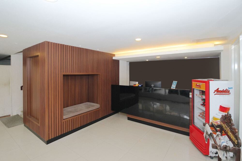 Семаранг: Airy Simpang Lima Anggrek Satu 18 Semarang