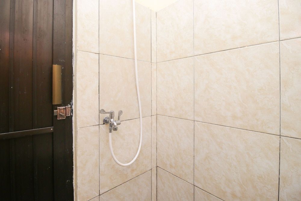 Сурабая: Airy Eco Syariah Manunggal Kebonsari Blok B 9 Surabaya