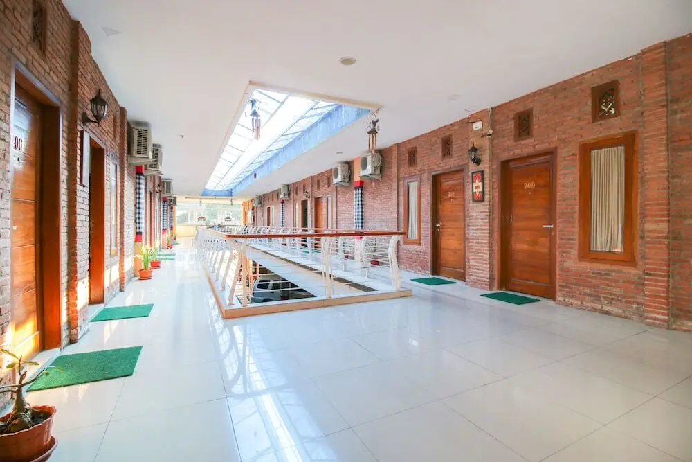 Airy Eco Stasiun Cirebon Kapten Damsur 15 — фото 1