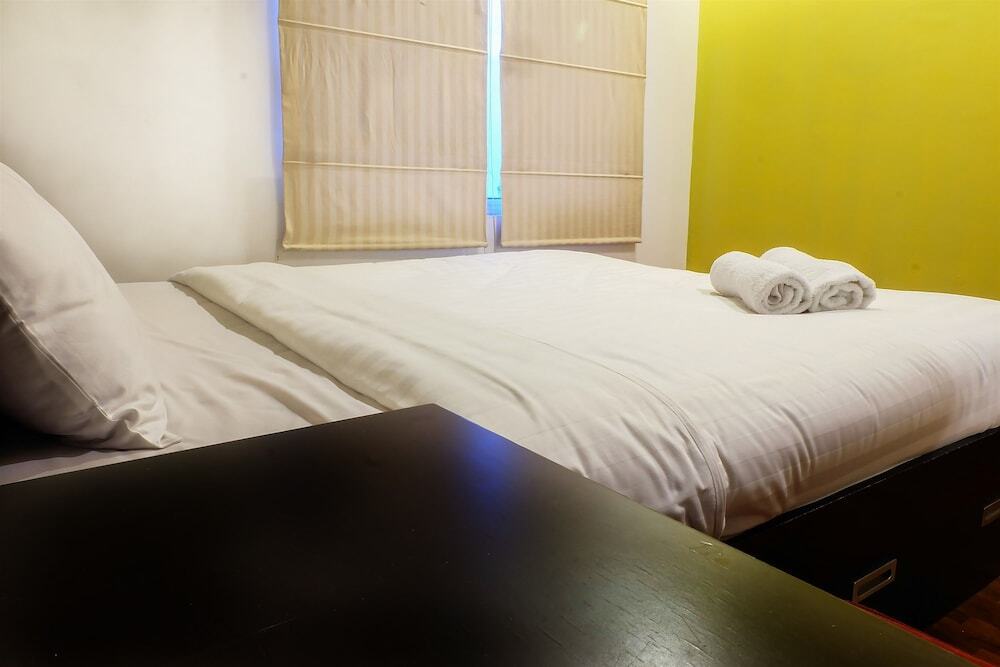 Джакарта: 1 Bedroom Sudirman Park Apartment City View by Travelio